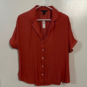 Banana Republic Resort shirt in passion punch. Size M. NWT